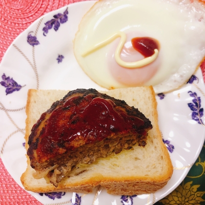 モグモグ子さんかわい子猫ちゃんの目玉焼きありがとうございました野菜が1つもなくてすみません(⑉︎• •⑉︎٥)ハンバーグのボリューム⇢一口に入らないくらいw美味