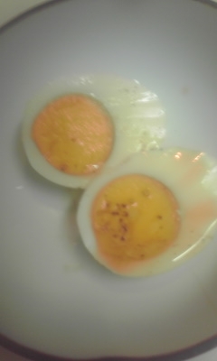 新しい茹で卵の食べ方ですね～♪1個ペロリといただきました～♪ご馳走さまです♪