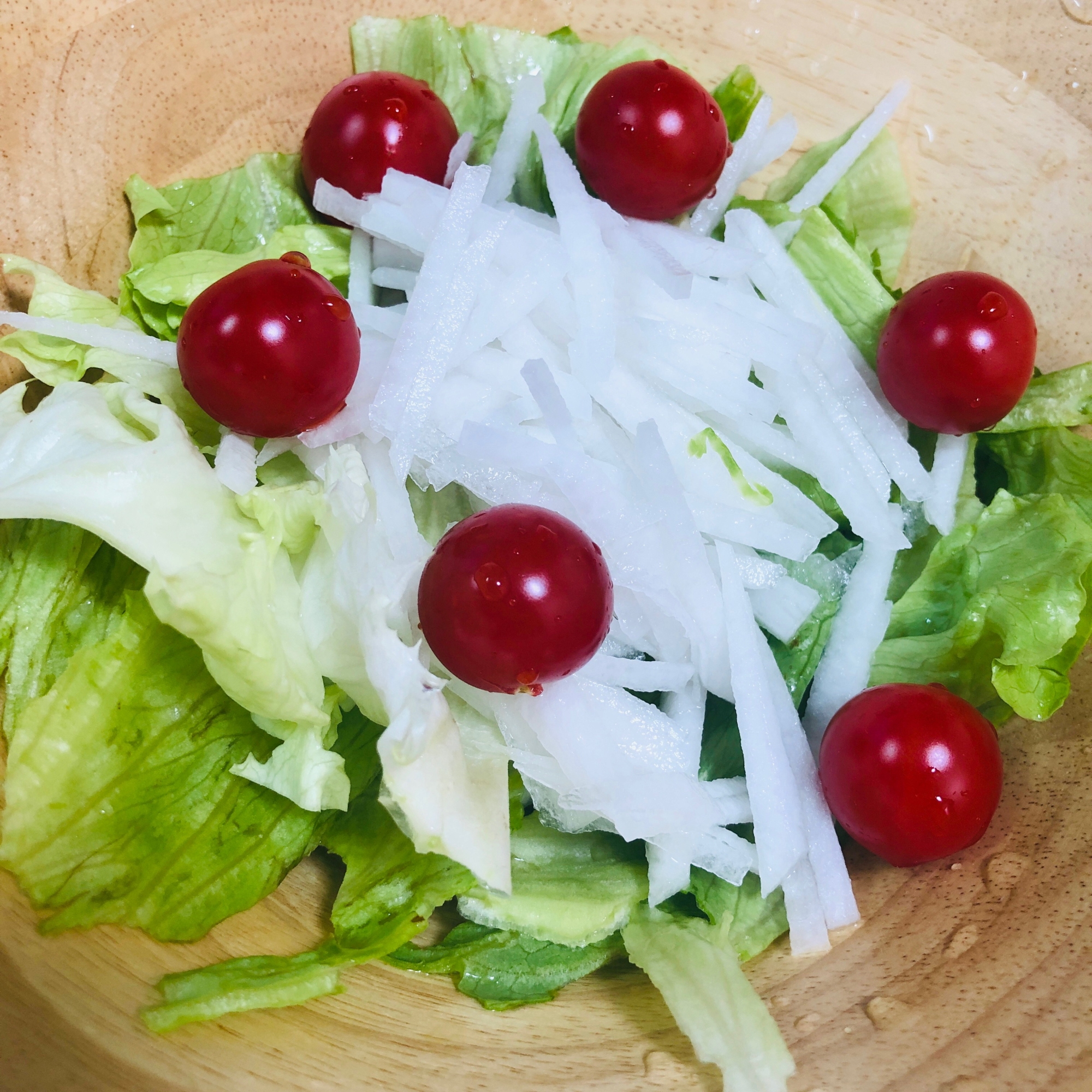 レタスとシャキシャキ大根のトマトサラダ