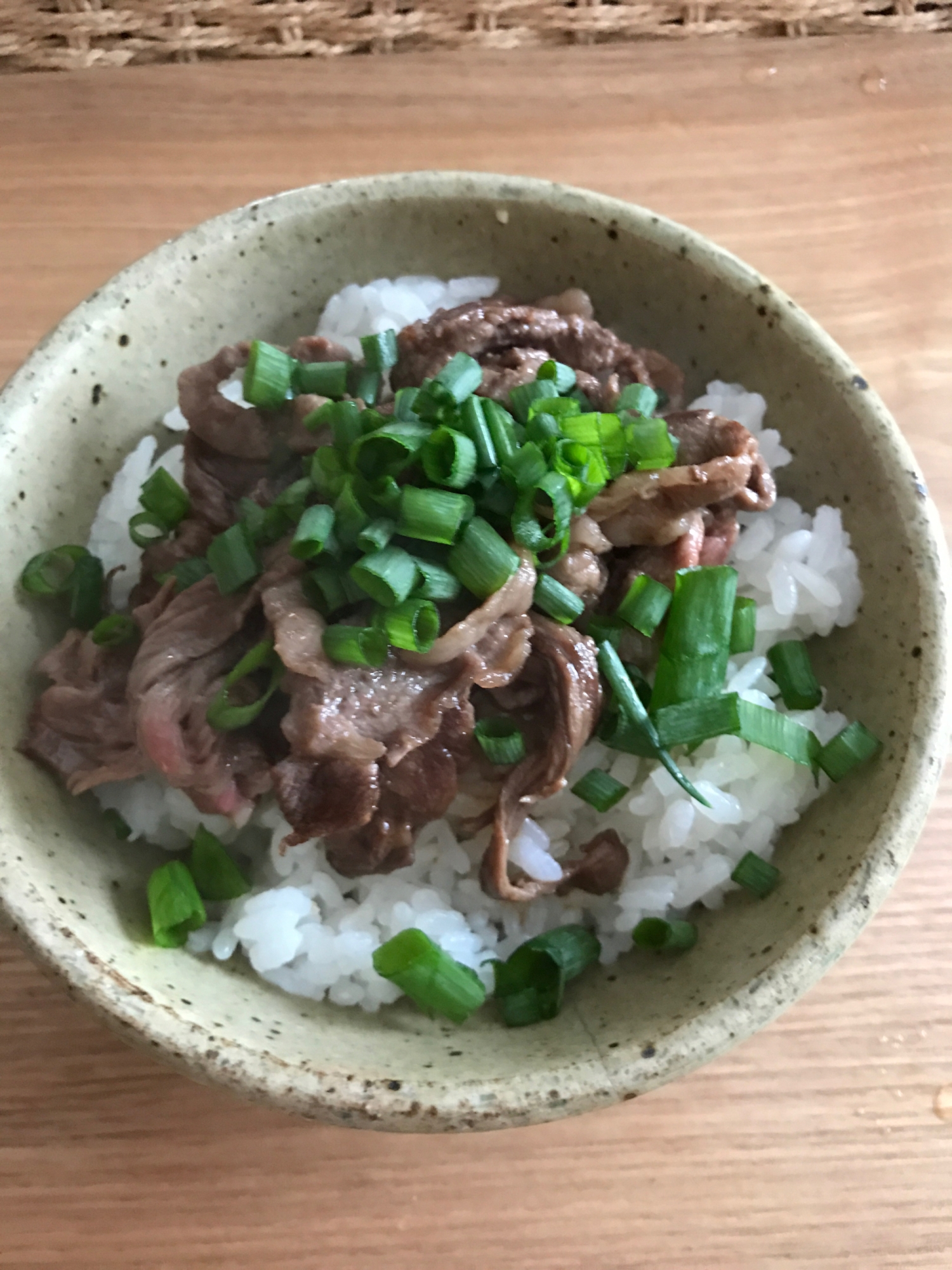 甘辛牛肉ネギ炒めのせごはん