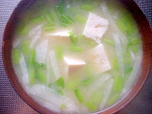 カブの茎・豆腐・大根のお味噌汁☆