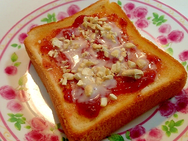 苺ジャムとカシューナッツのミルキーシュガートースト