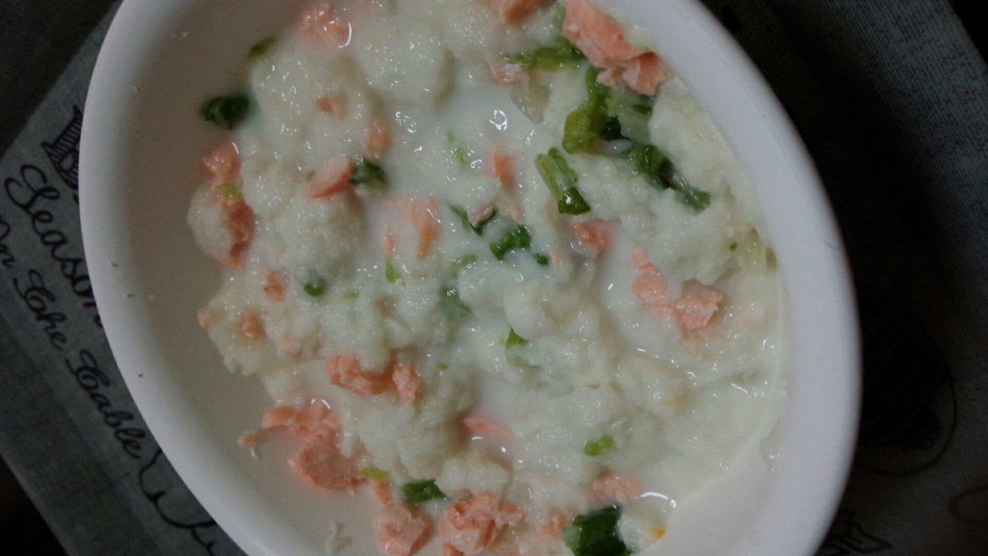 【離乳食後期】鮭と白菜のミルクパン粥