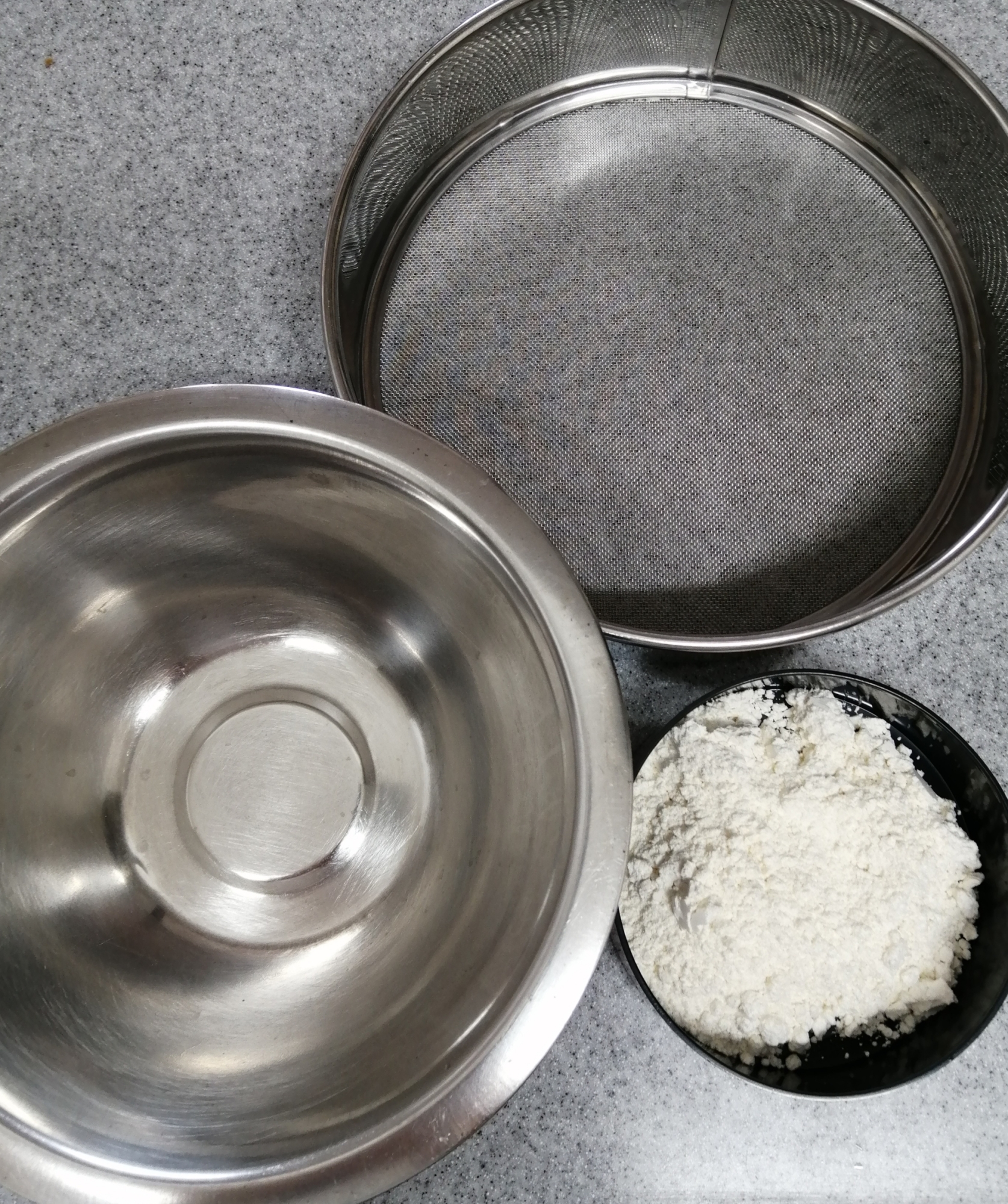 粉類を簡単に手早くふるう方法