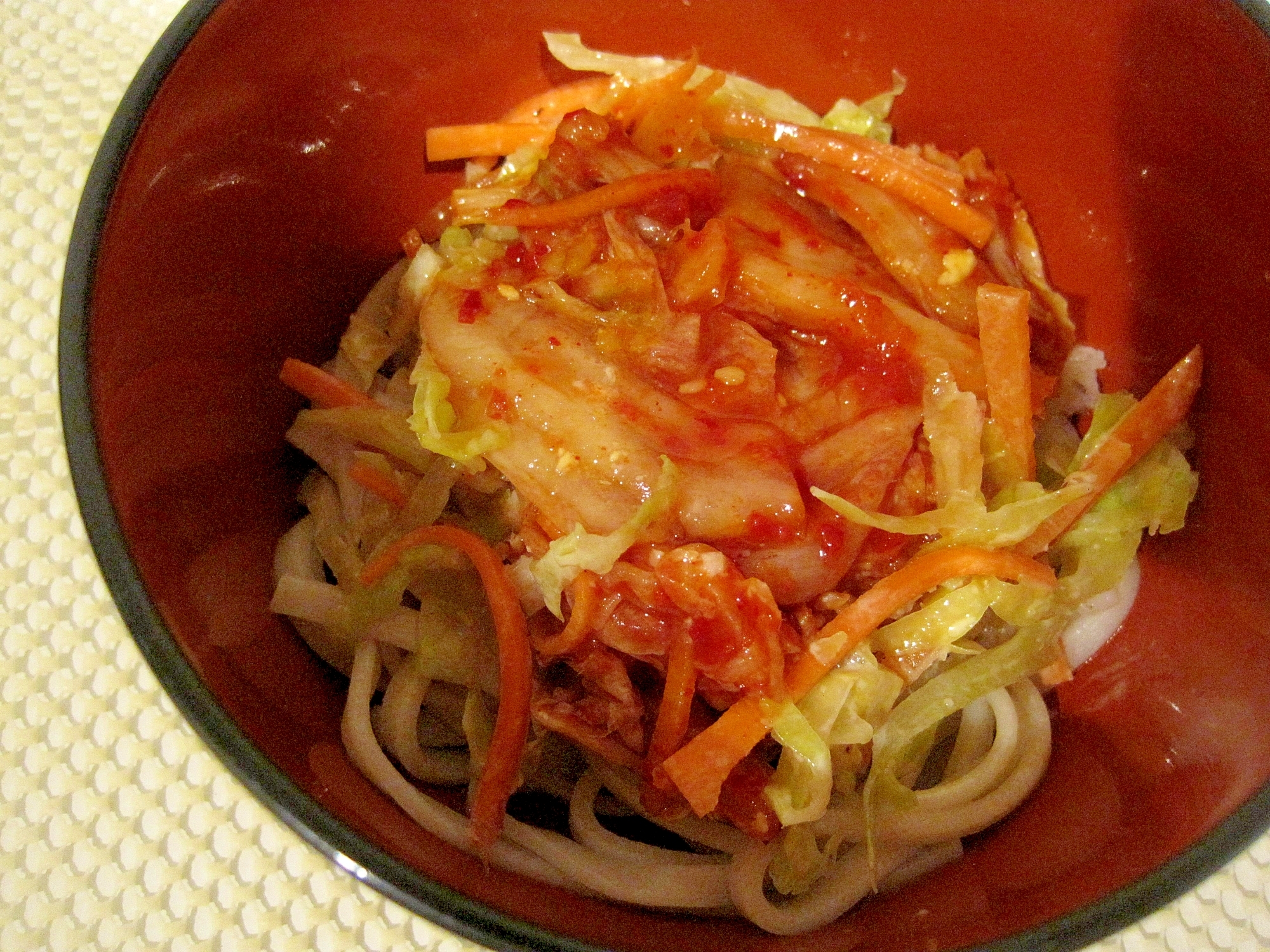 キムチと千切り野菜のサラダうどん