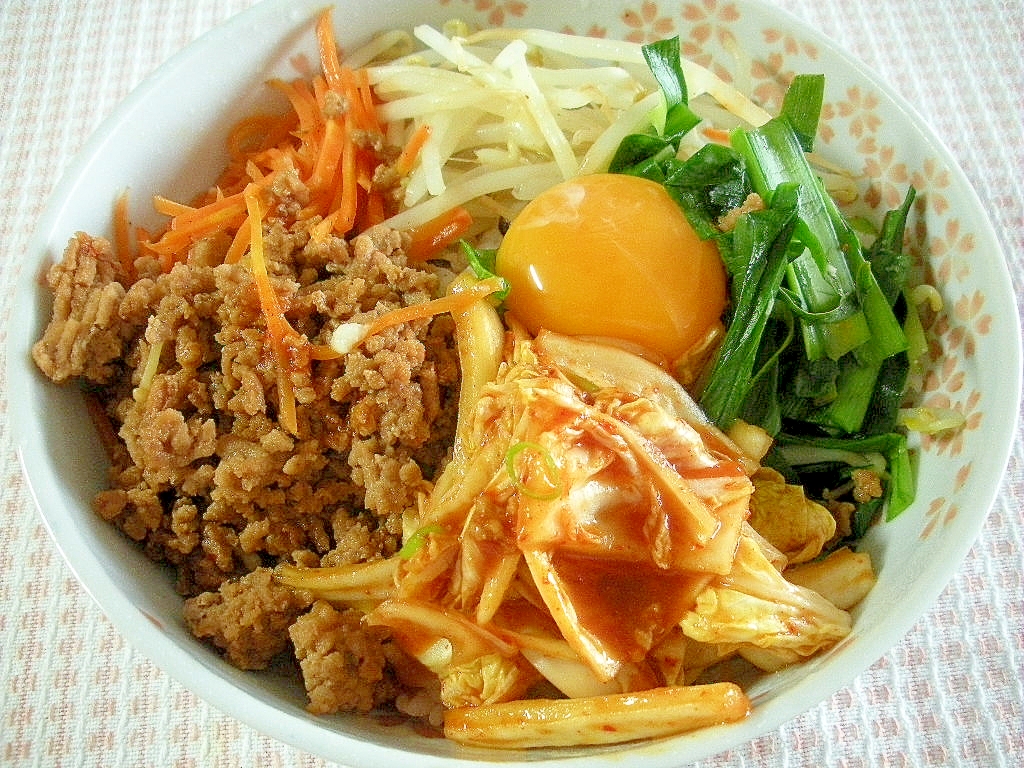 キムチとひき肉と野菜の簡単ビビンバ