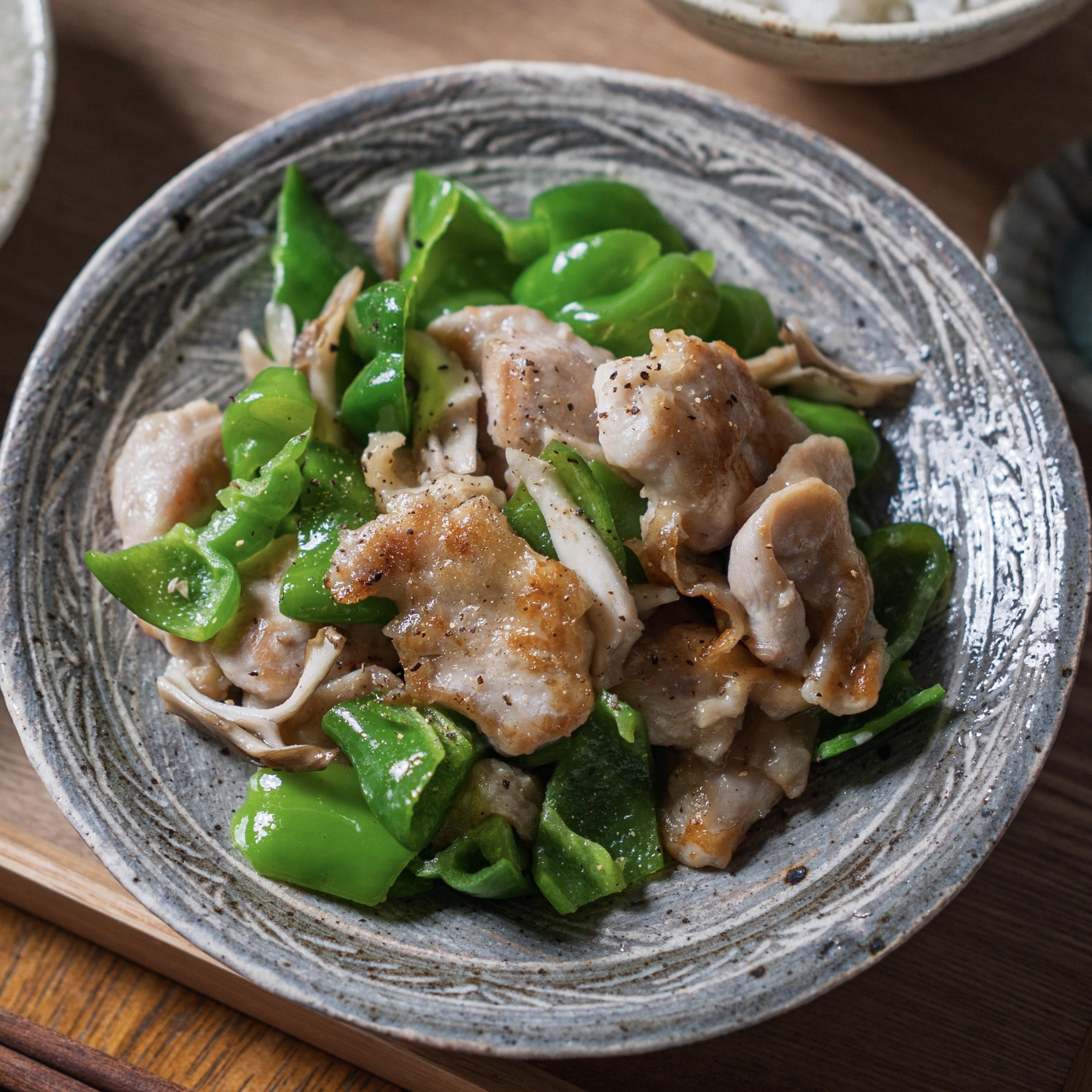 しっとり鶏とピーマンのコク旨塩炒め【和食】