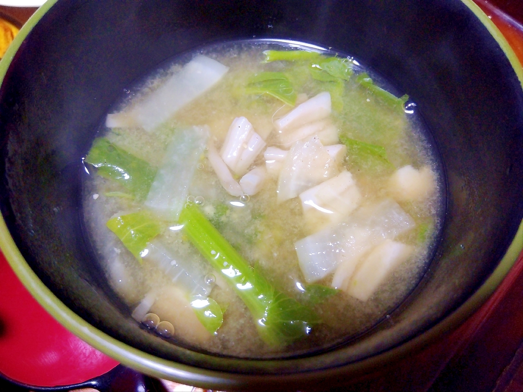 菜花しめじ大根の味噌汁