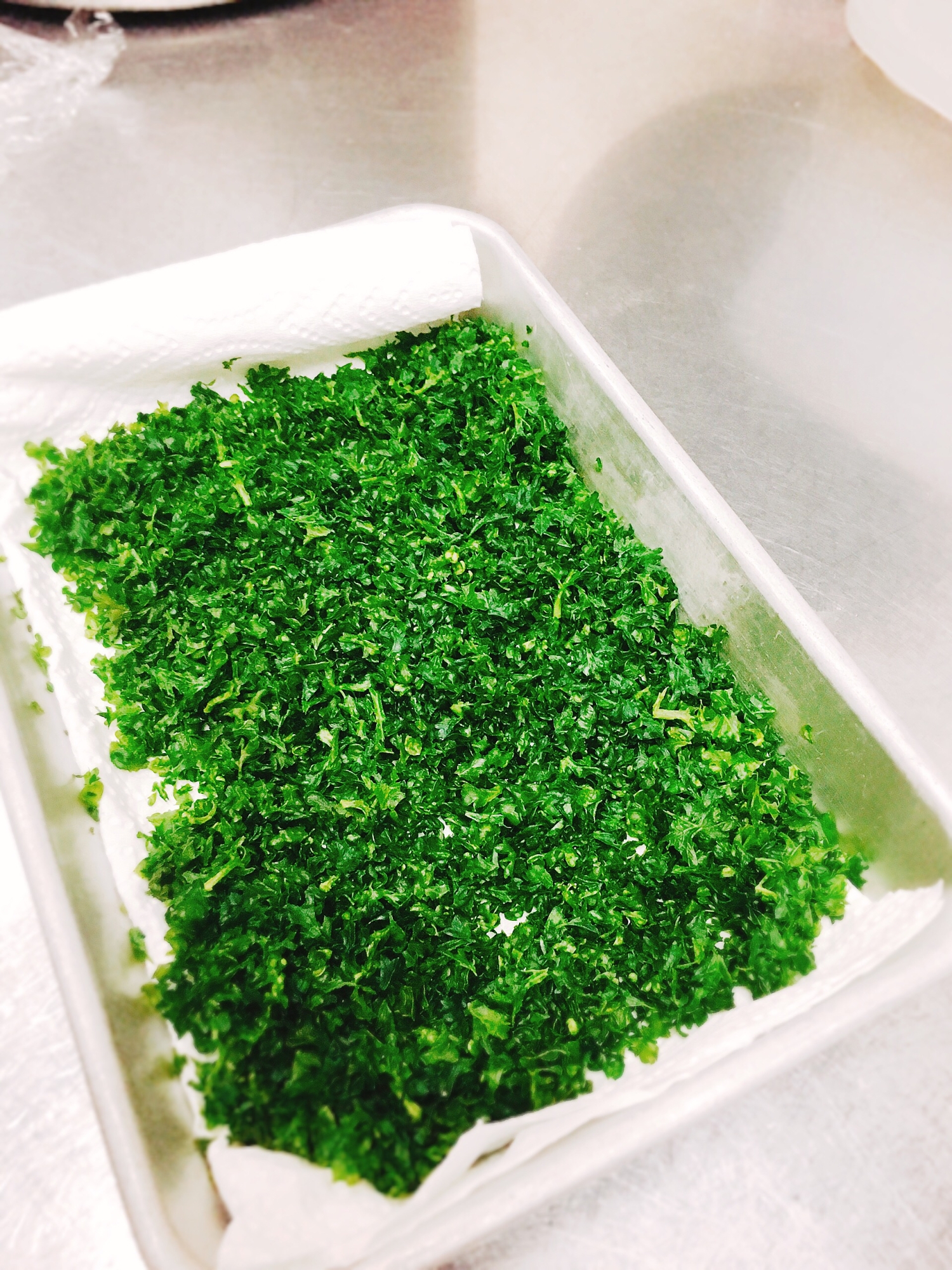 パセリのみじん切り まな板を汚さずに切る方法 レシピ 作り方 By ムーン 楽天レシピ パセリのみじん切り まな板を汚さずに切る方法 レシピ 作り方 By ムーン 楽天レシピ