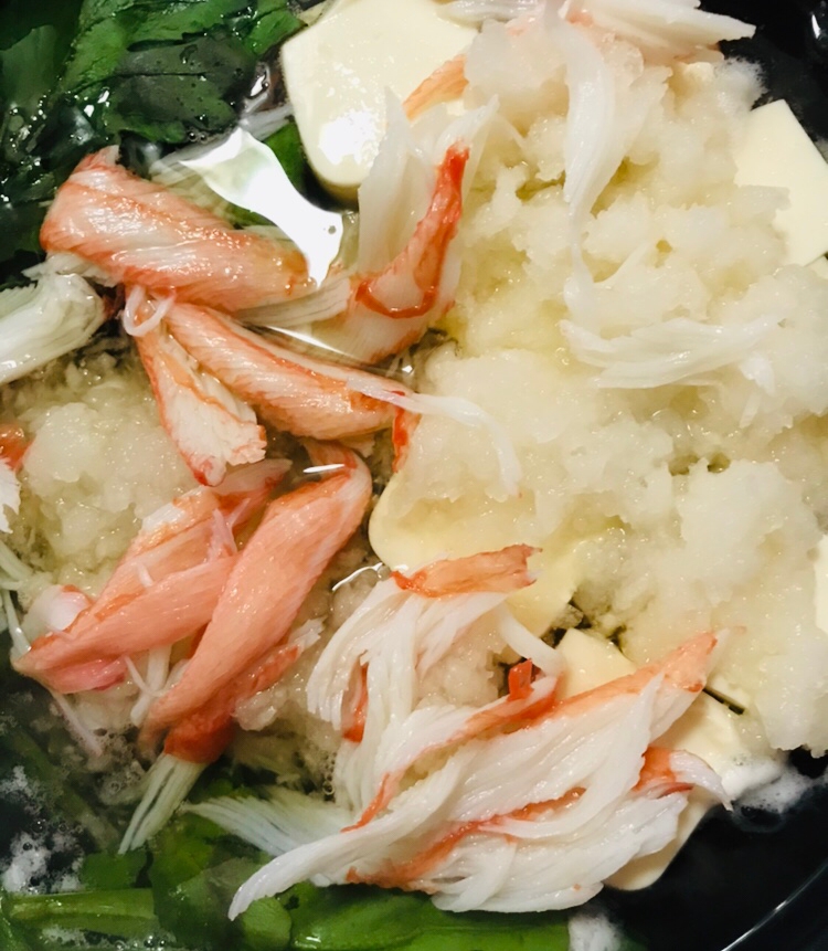 大根おろしとカニカマの湯豆腐