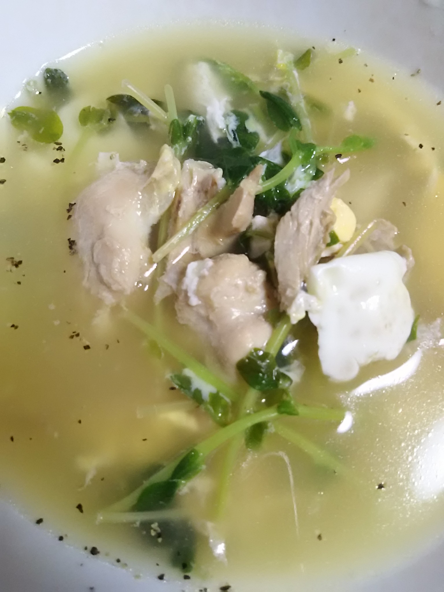豆苗と鶏もも肉の卵スープ(^^)