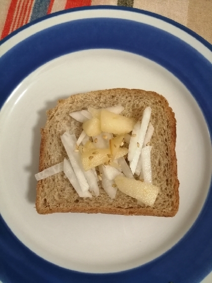 ☆りんごと大根の胡麻和えオープンサンド☆