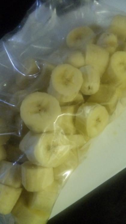59円の激安バナナを発見して
早速大量生産しました♪
ついつい食べすぎて
しまいます(ノ∀｀●)