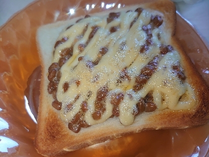 納豆トースト(＋とろけるチーズ)