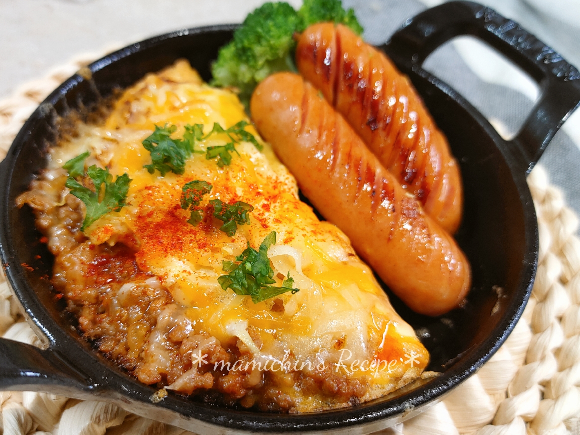 ストウブ12㌢〜チリミート半月オムレツ&ウィンナー