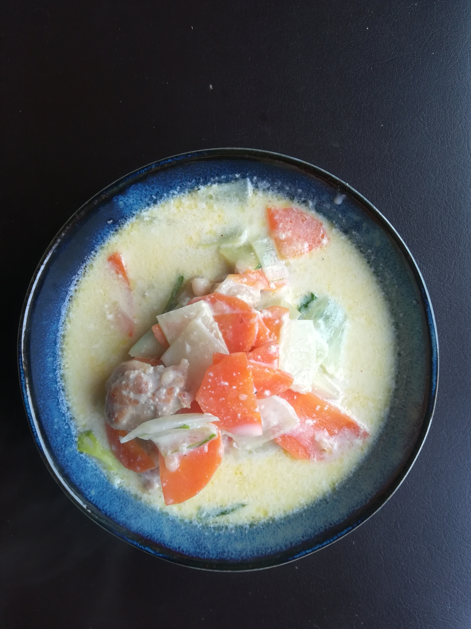 塩麹漬け鶏もものクリーム煮