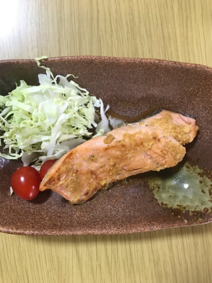 海外の日本料理屋の定番！サーモンの生姜焼き