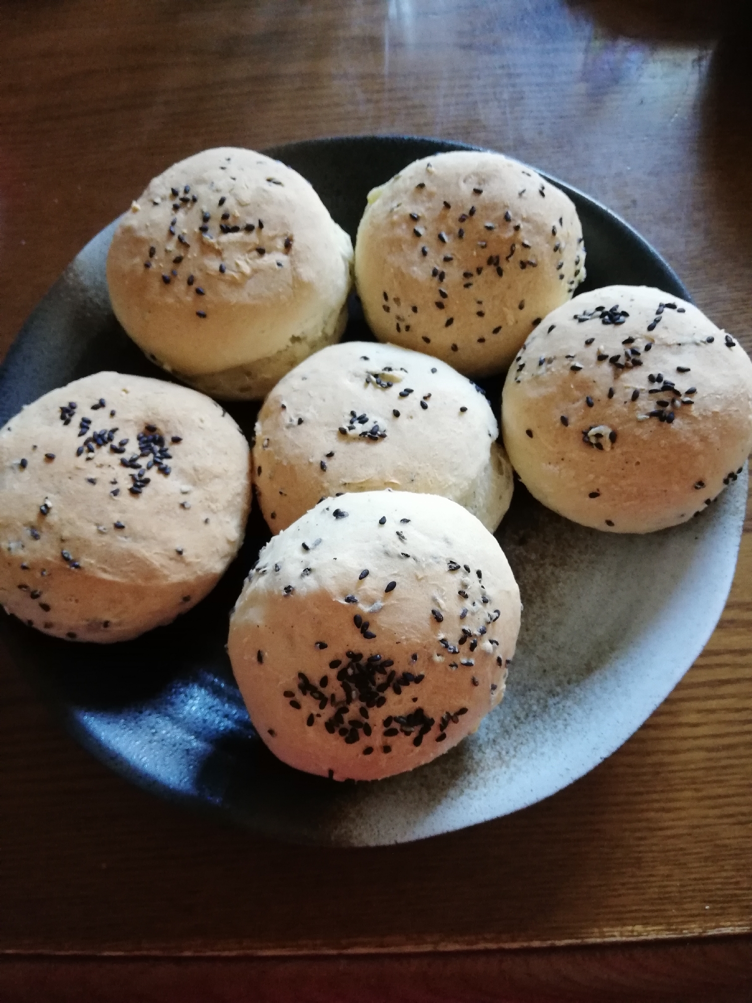 小麦粉で作る！黒ごまマロンパン