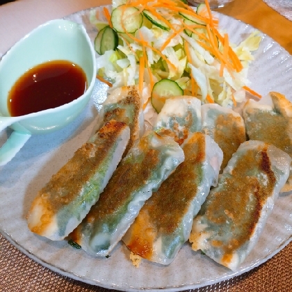 フライパンで焼きましたが、美味しくできました(*^O^*)普通に餃子作るより簡単だし、大葉とチーズの相性抜群で美味しかったです。