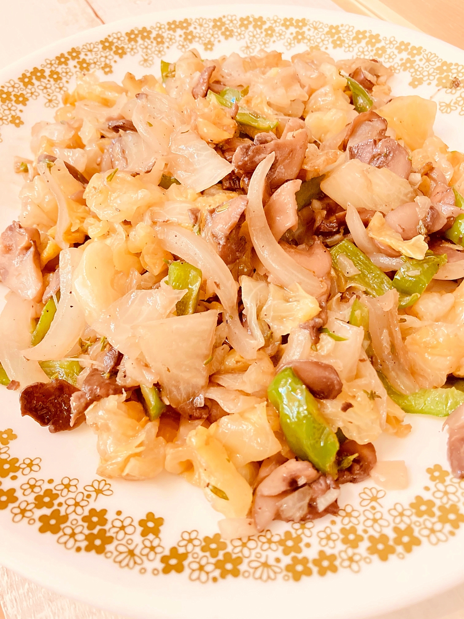 タイム香るレタスとマッシュルーム野菜バターいため