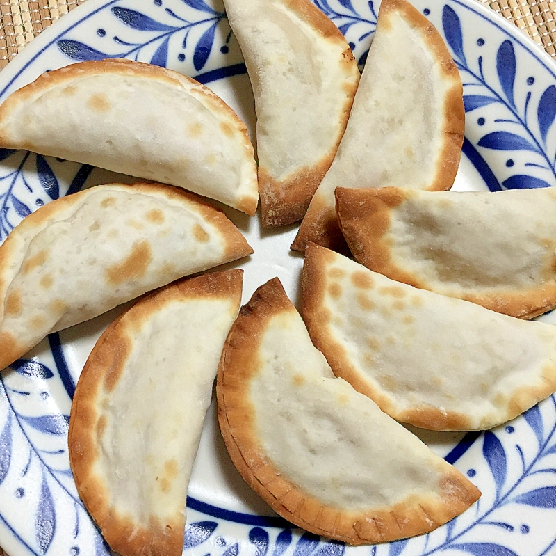 揚げずに簡単！ツナサラダの餃子の皮の包み焼き♪