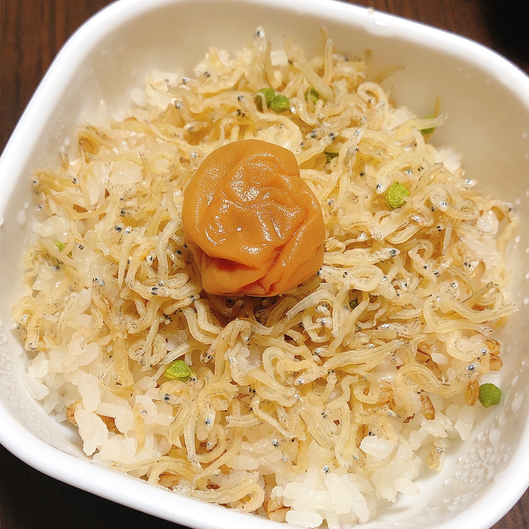 山椒しらすご飯☆ハチミツ梅干し添え