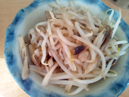 小松菜と舞茸ともやしの鶏ガラ炒め