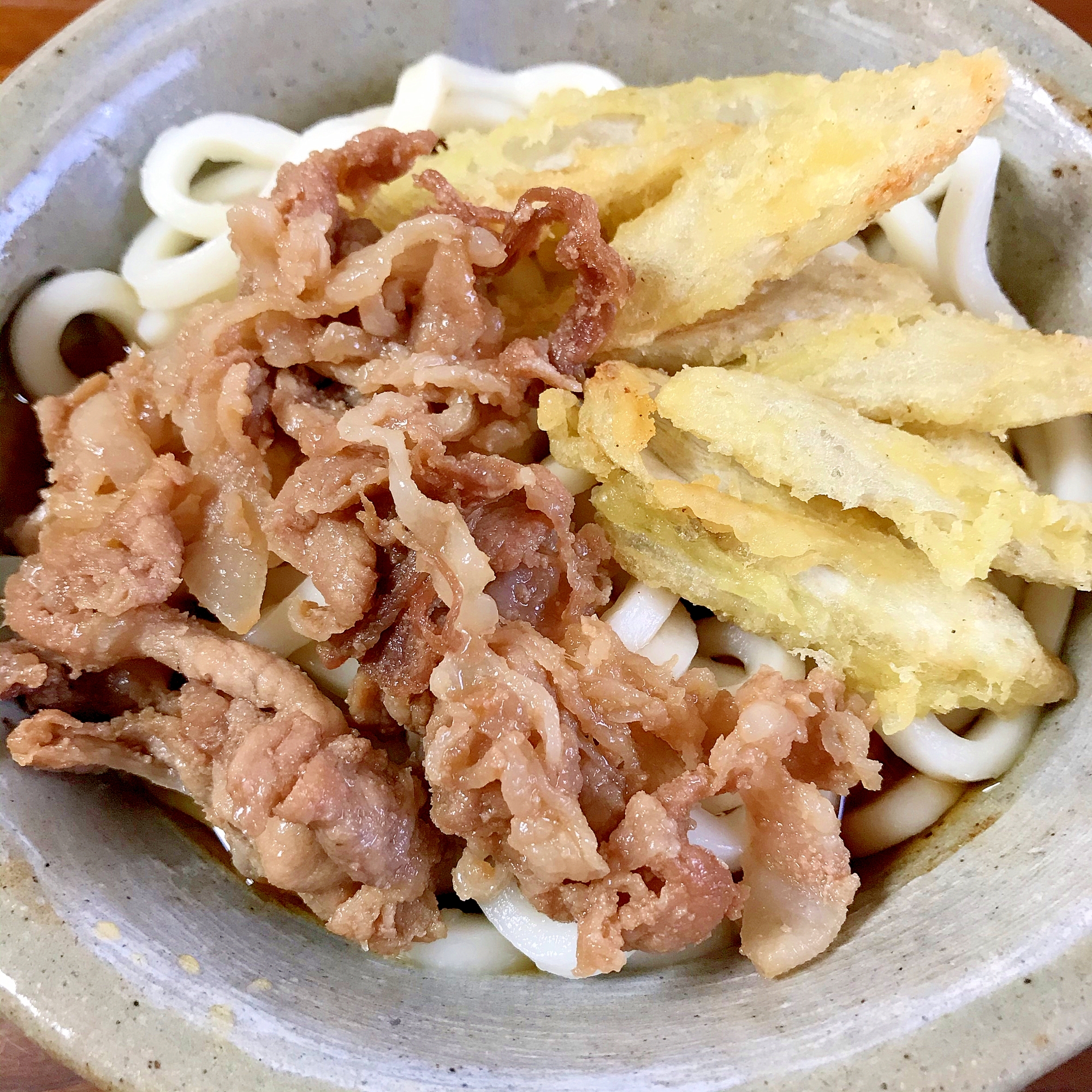 ごぼうの天ぷらと豚肉しぐれのうどん