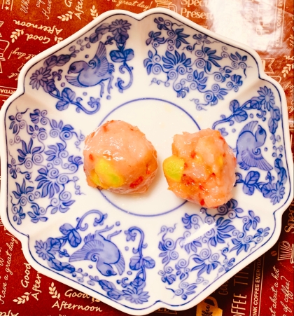 はじゃじゃさん‎♪紅生姜と枝豆をいれてカラフル肉団子になりました꒰•̤ॢ꒩•̤ॢ꒱！お鍋に楽しみです♪ৎ•ु·̫•ूॽレシピをありがとうございます。