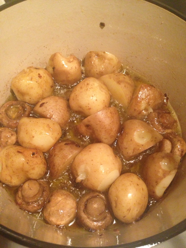 じゃがいもとマッシュルームのアヒージョ