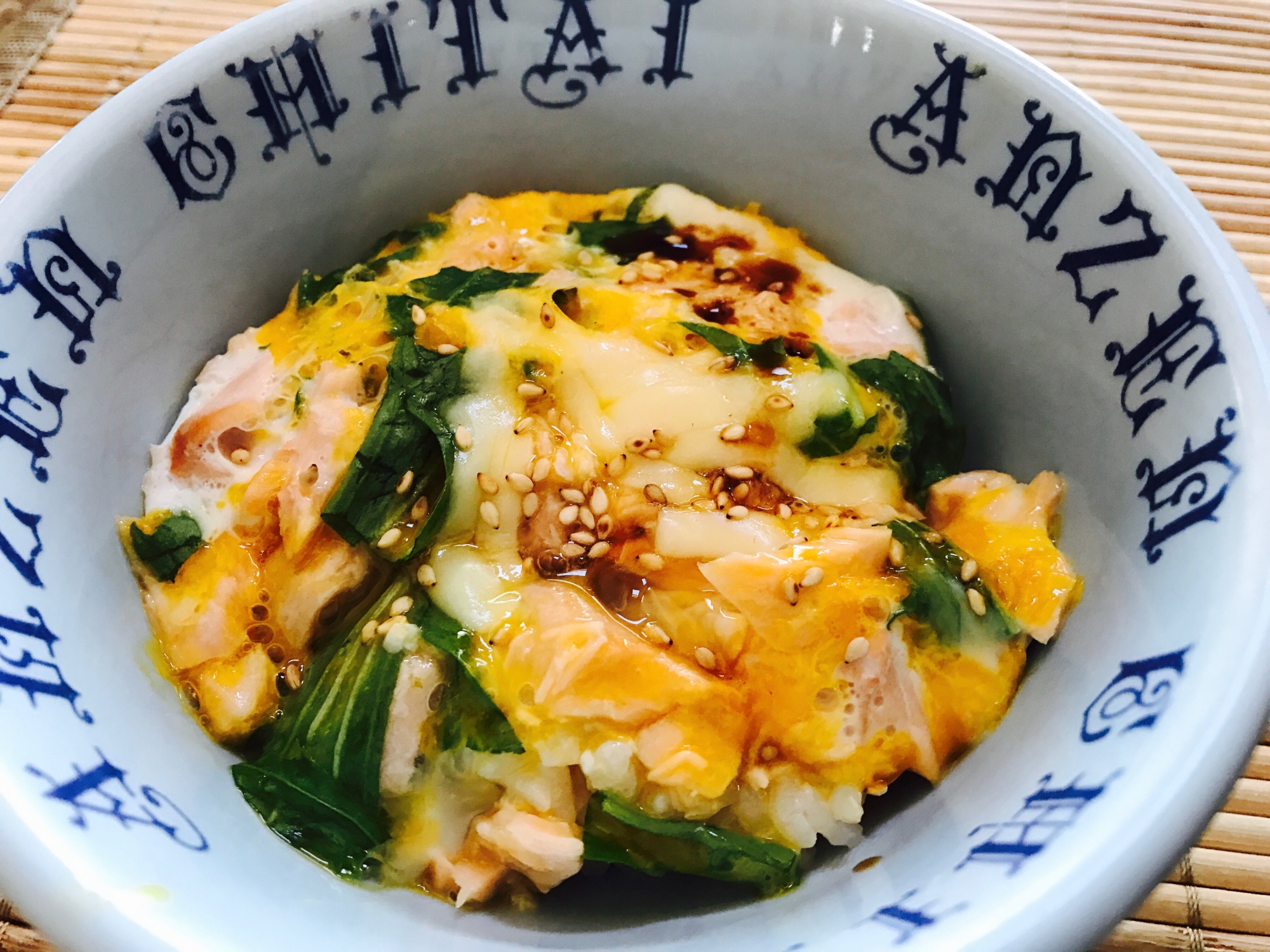 惣菜リメイク！鮭と水菜のチーズ卵丼