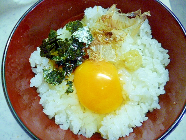 簡単♪しょうがと焼き海苔のおかかたまごかけご飯