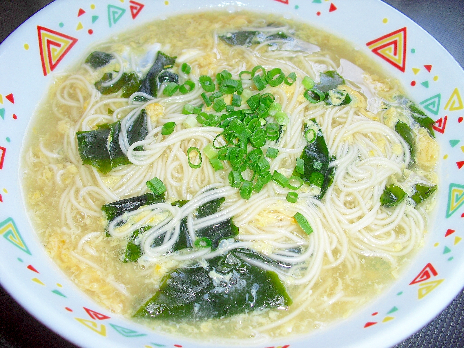 夜食にどうぞ♪我が家の“卵とわかめのにゅうめん”