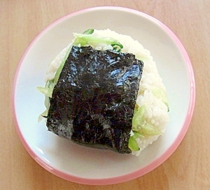 北海道 きゅうりの漬物入りおにぎり レシピ 作り方 By Peru7 楽天レシピ 北海道 きゅうりの漬物入りおにぎり レシピ 作り方 By Peru7 楽天レシピ