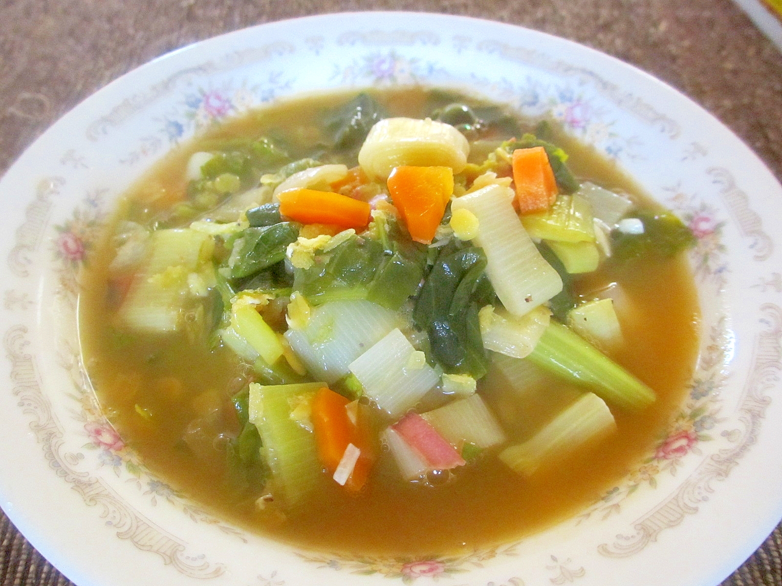 アリッサとココナッツオイルでレンズ豆野菜スープ