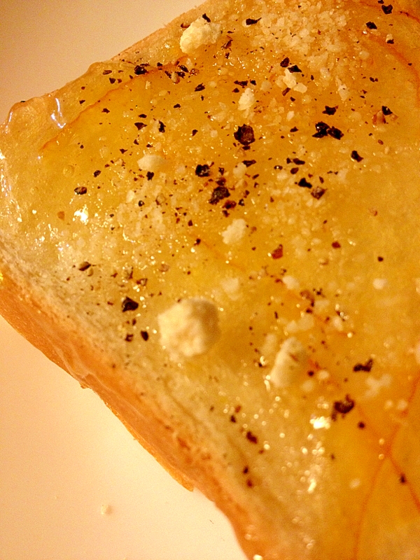 マーマレードとパルメザンチーズのトースト☆*