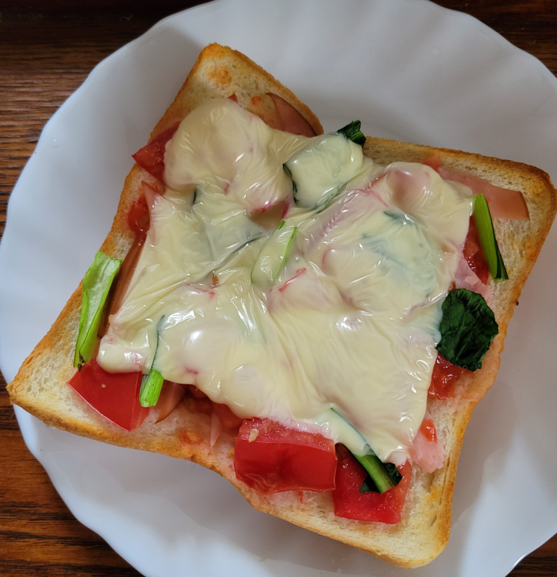 フレッシュトマトとハムのトースト