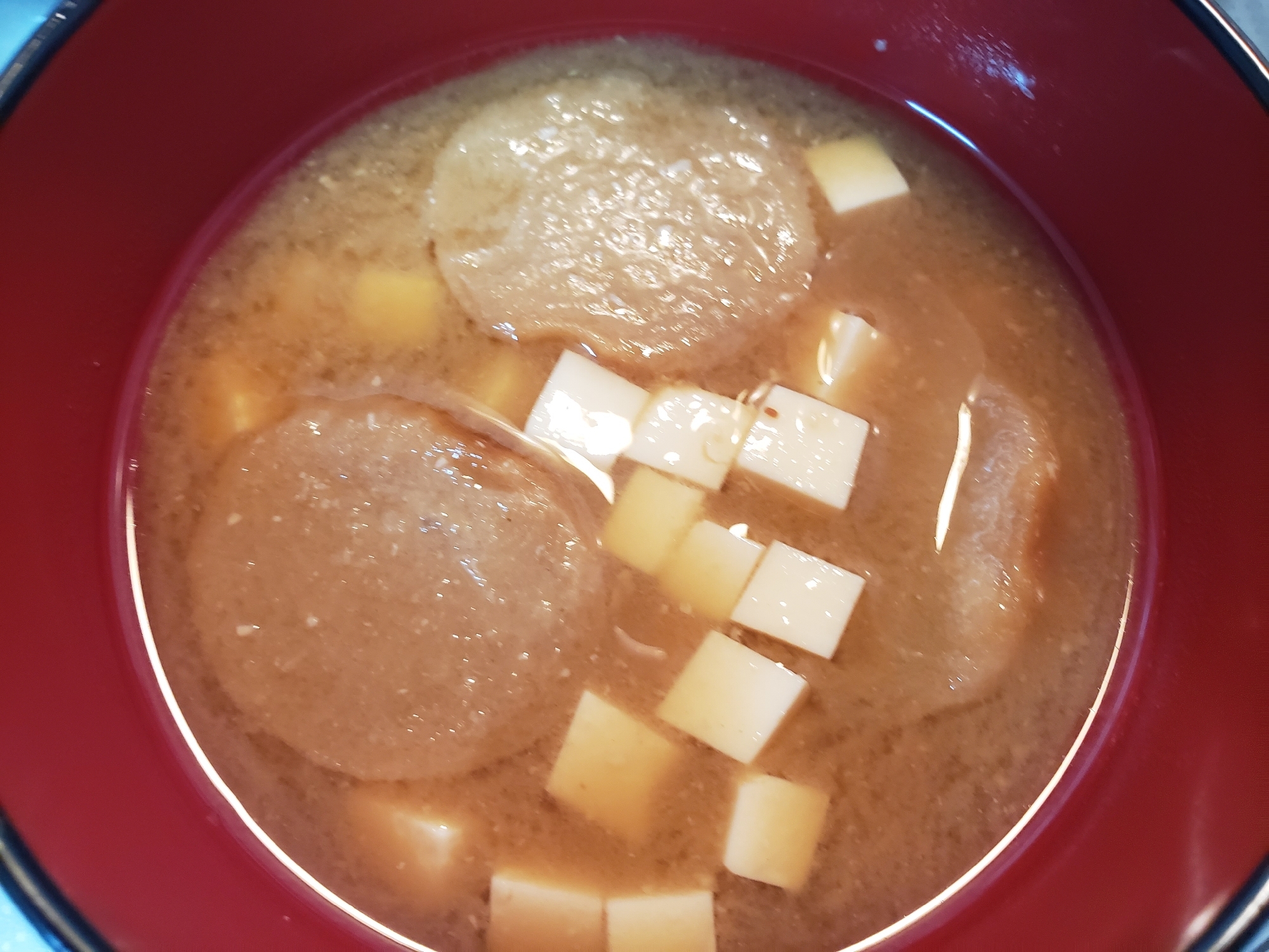 簡単 昆布出汁で作る豆腐と麩のお味噌汁 レシピ 作り方 By かまくらじん 楽天レシピ