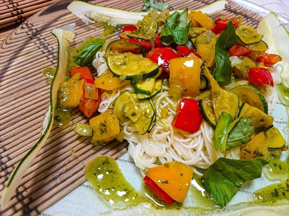 簡単！パプリカとズッキーニのイタリア風夏野菜素麺