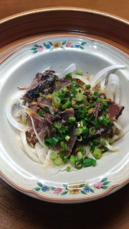 カツオのたたき丼●調味料ブレンドの合わせタレで