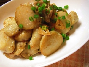 さといものカリカリバターしょうゆ焼き レシピ 作り方 By すぴかか 楽天レシピ さといものカリカリバターしょうゆ焼き レシピ 作り方 By すぴかか 楽天レシピ