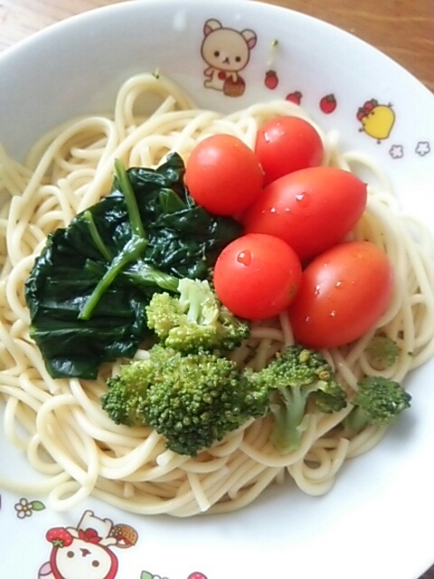 ほうれん草とブロッコリーとトマトの冷麺