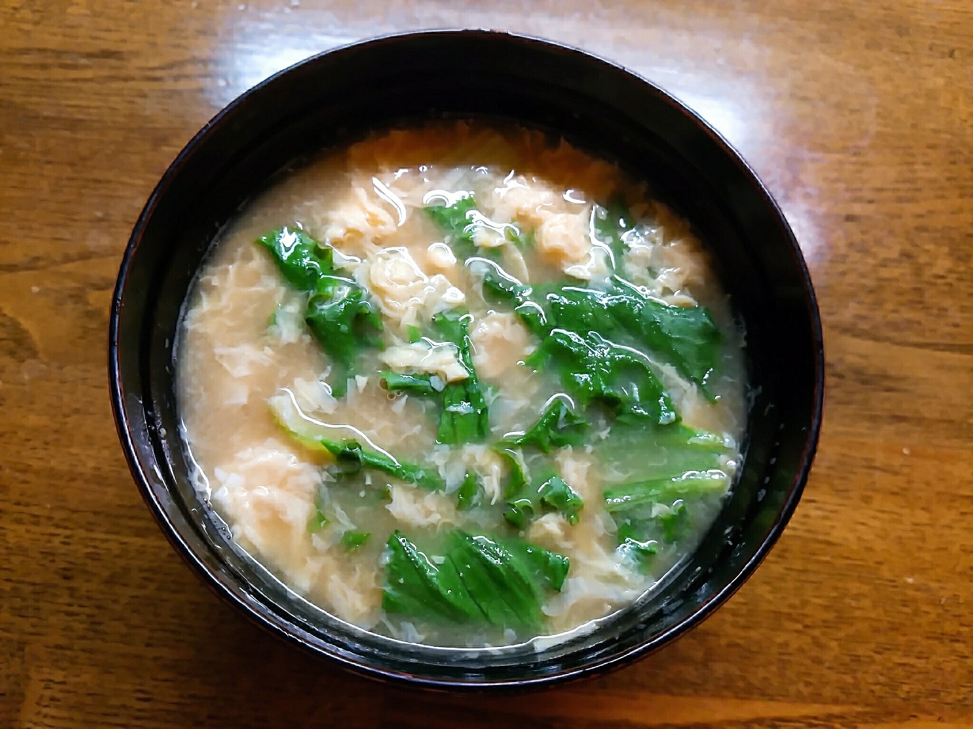 グリーンリーフと溶き卵の味噌汁