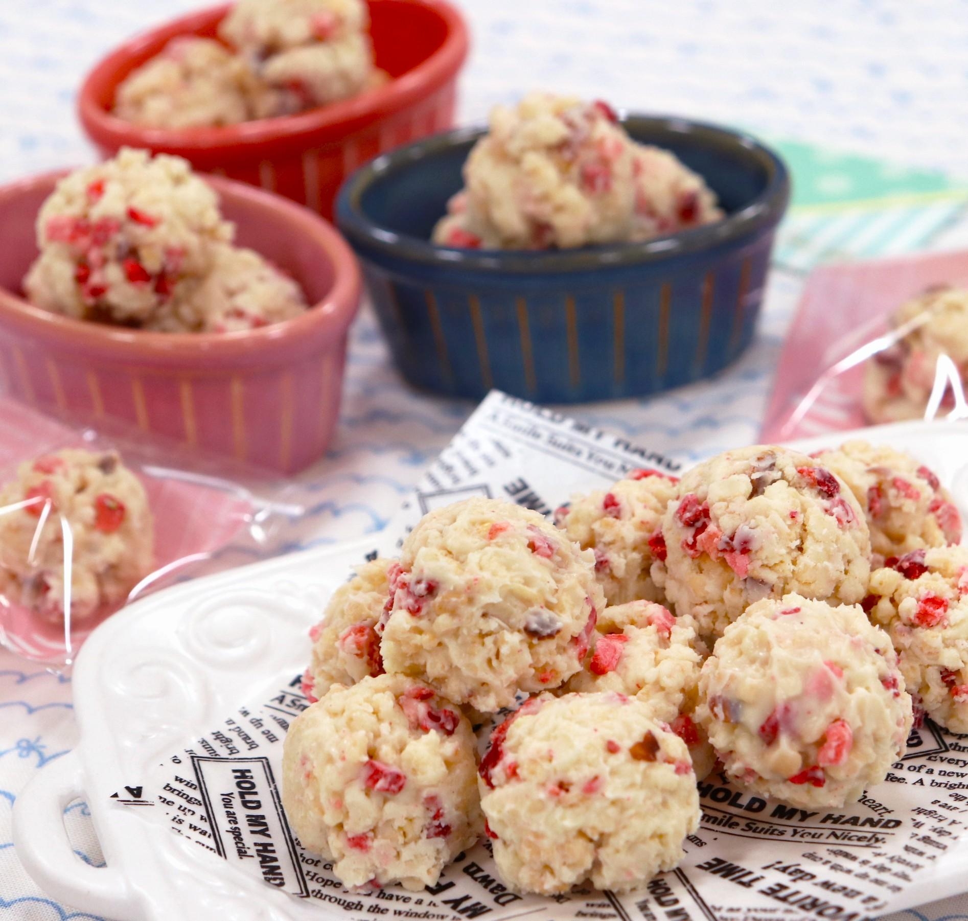 材料3つで♡簡単！いちごのチョコクランチ