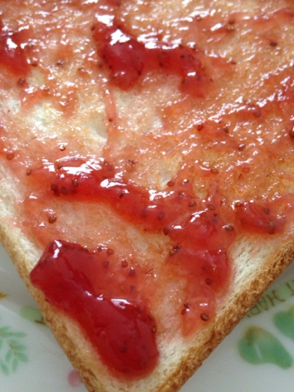 苺ジャムと蜂蜜のトースト