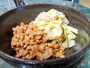 筍の姫皮と塩麹エノキの納豆和え