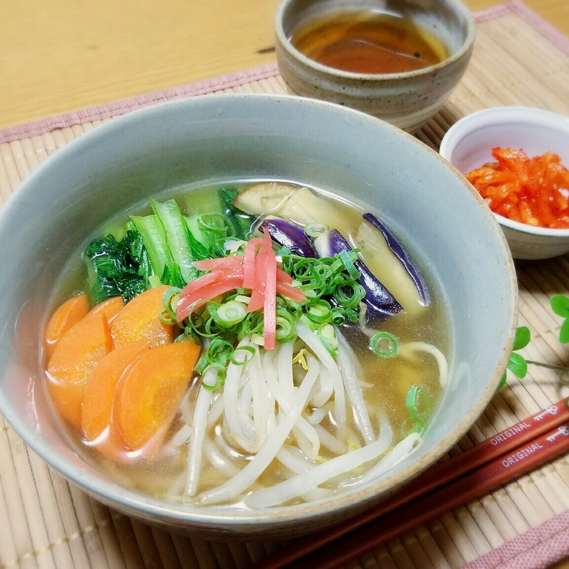 こんにゃく麺 野菜たっぷりヘルシーラーメン レシピ 作り方 By チヅ 楽天レシピ