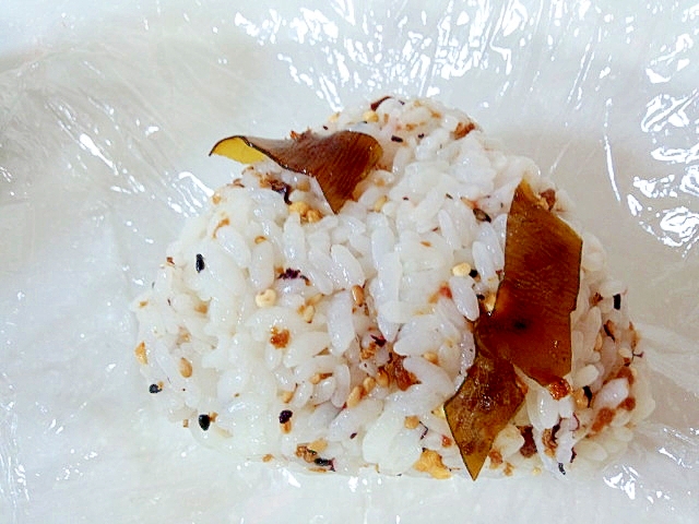 北海道♪昆布と雑穀米の酢飯おにぎり