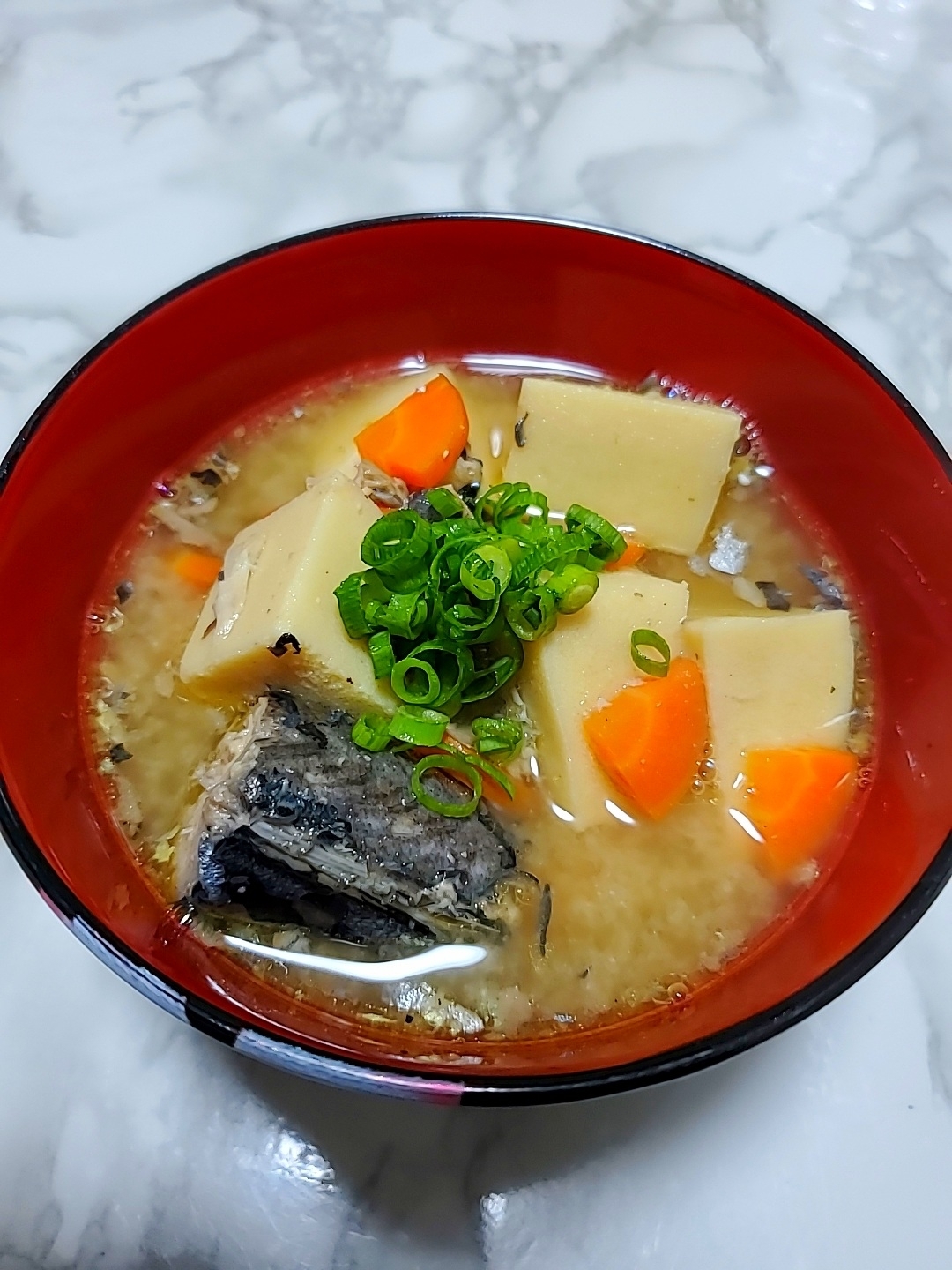 鯖缶と高野豆腐の味噌汁