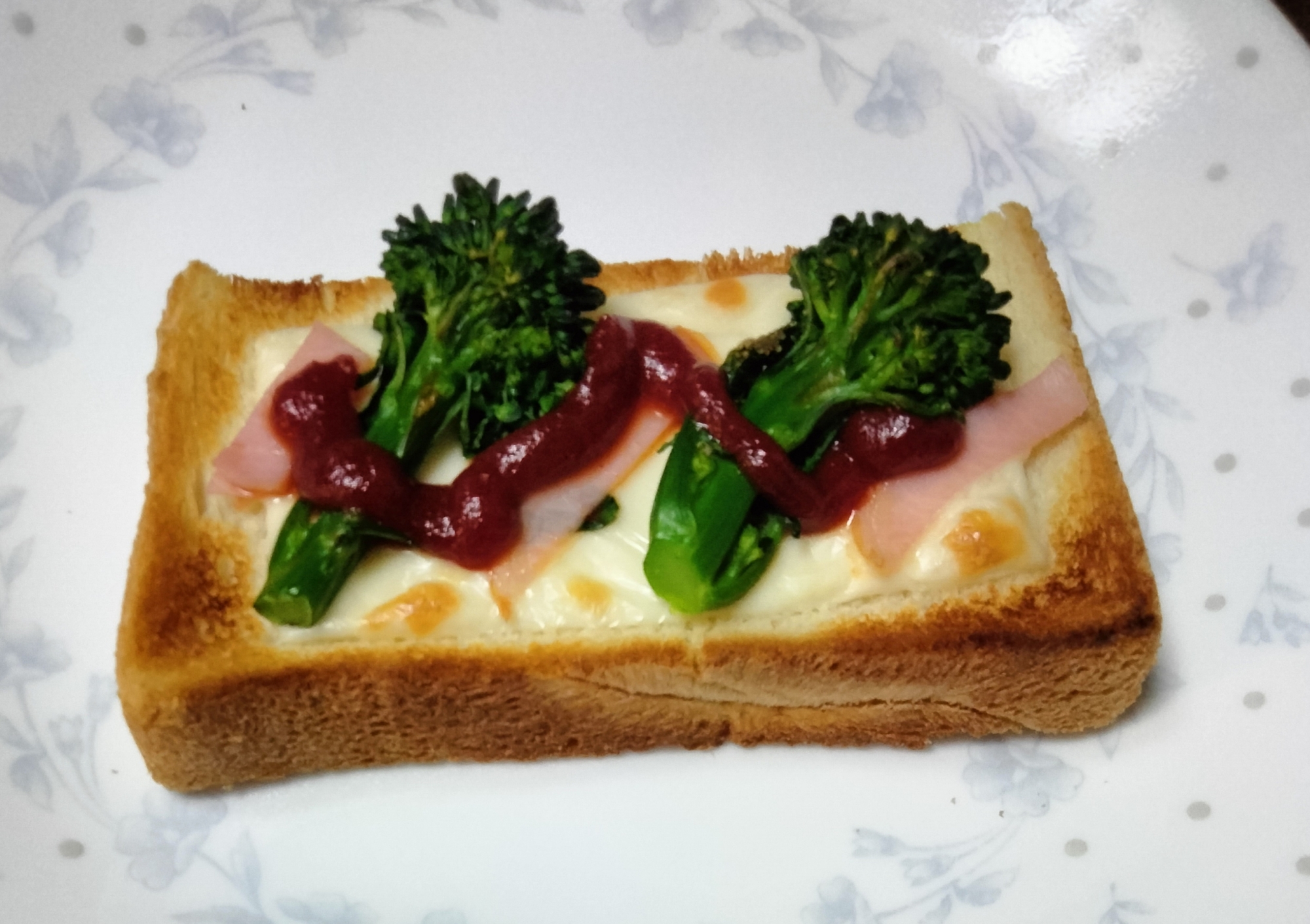 チーズトーストアレンジ 茹でブロッコリー&ハム